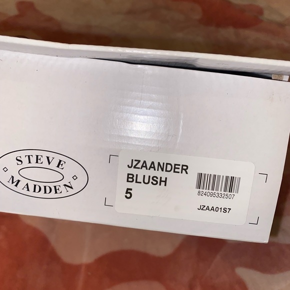 Blush Steve Madden shoes kids size 5 - Picture 3 of 3